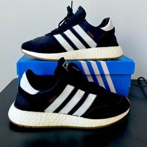 Adidas Iniki size 9Men
